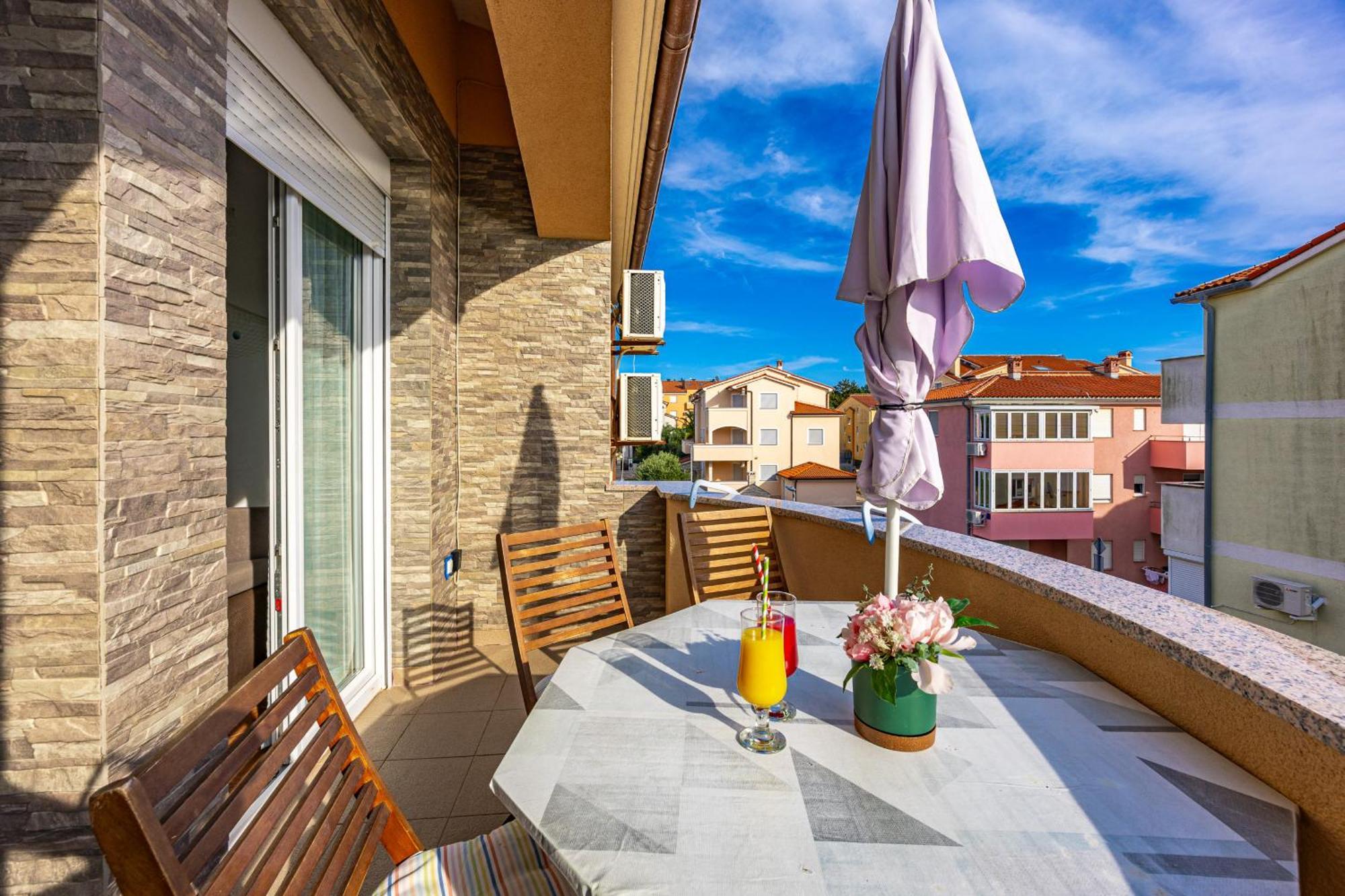 Apartments Mijic Medulin Bagian luar foto